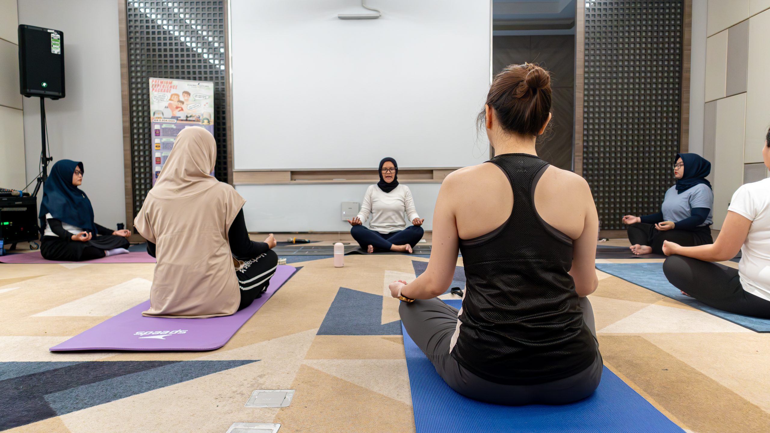 Rayakan Hari Yoga Sedunia 2025, HARRIS Puri Mansion Gelar Relaxing Yoga untuk Hidup Seimbang