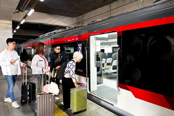HUT 80 RI, KAI Commuter Perkenalkan Livery Baru Basoetta Line