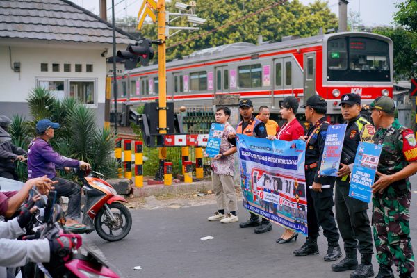 Peringati Hari Perhubungan Nasional, KAI Commuter Ajak Disiplin di Perlintasan Sebidang