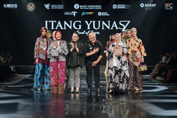 koleksi ITANG YUNASZ di IN2MOTIONFEST 2025 - sumber foto ITANG YUNASZ