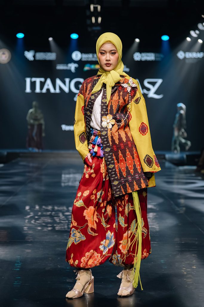 koleksi ITANG YUNASZ di IN2MOTIONFEST 2025 - sumber foto ITANG YUNASZ