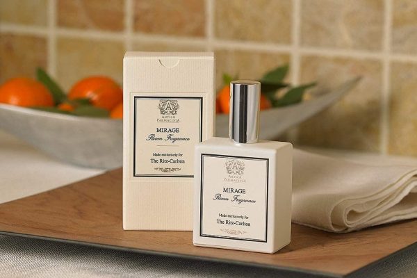 Ritz-Carlton Hotel (sumber: amazon)