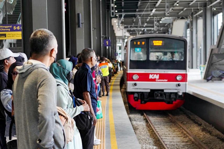 Minggu Pagi Stasiun di Sekitar Kawasan Monas Dipadati Pengguna, KAI Commuter Lakukan Antisipasi Kepadatan yang Akan Menuju Perayaan HUT TNI