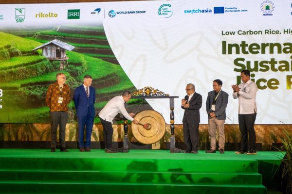 Seremoni pembukaan acara International Sustainable Rice Forum (ISRF) 2025 di Discovery Ancol, Jakarta Utara, Senin (17/11/2025). Dok Istimewa