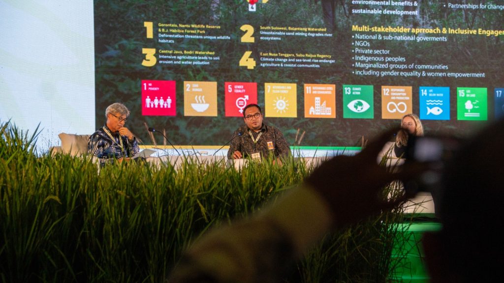 Koordinator Nasional GEF SGP Indonesia Sidi Rana Menggala saat berbicara dalam sesi panel acara International Sustainable Rice Forum (ISRF) 2025 di Discovery Ancol, Jakarta Utara, Senin (17/11/2025) dok Istimewa
