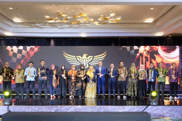 Raih Peringkat Emas ASRRAT 2025, PERURI Buktikan Komitmen Laporan Keberlanjutan Kelas Internasional