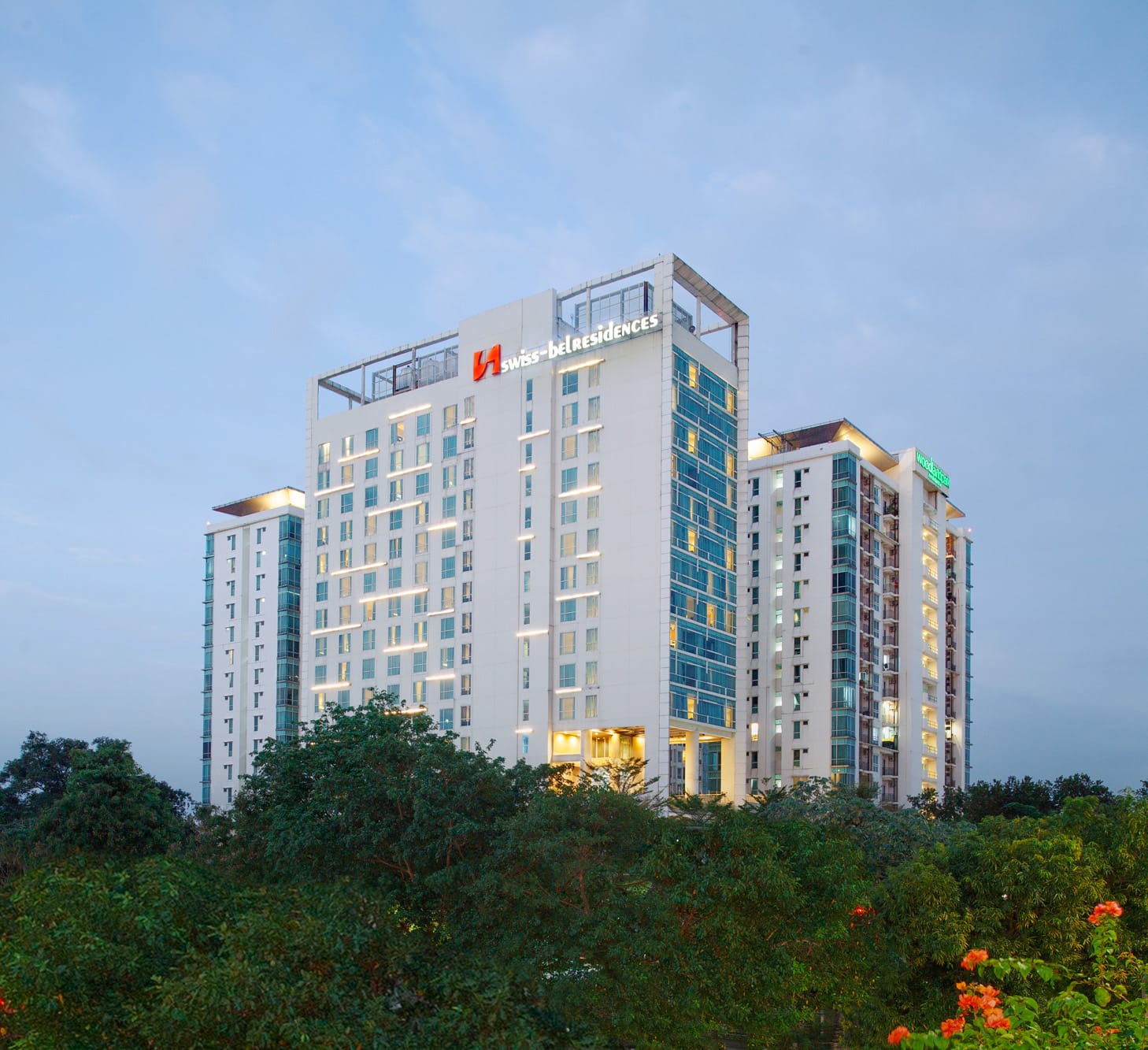 Swiss-Belresidences Kalibata Hadirkan Suasana Neon Futuristik “Light It Up” di Perayaan Tahun Baru 2026