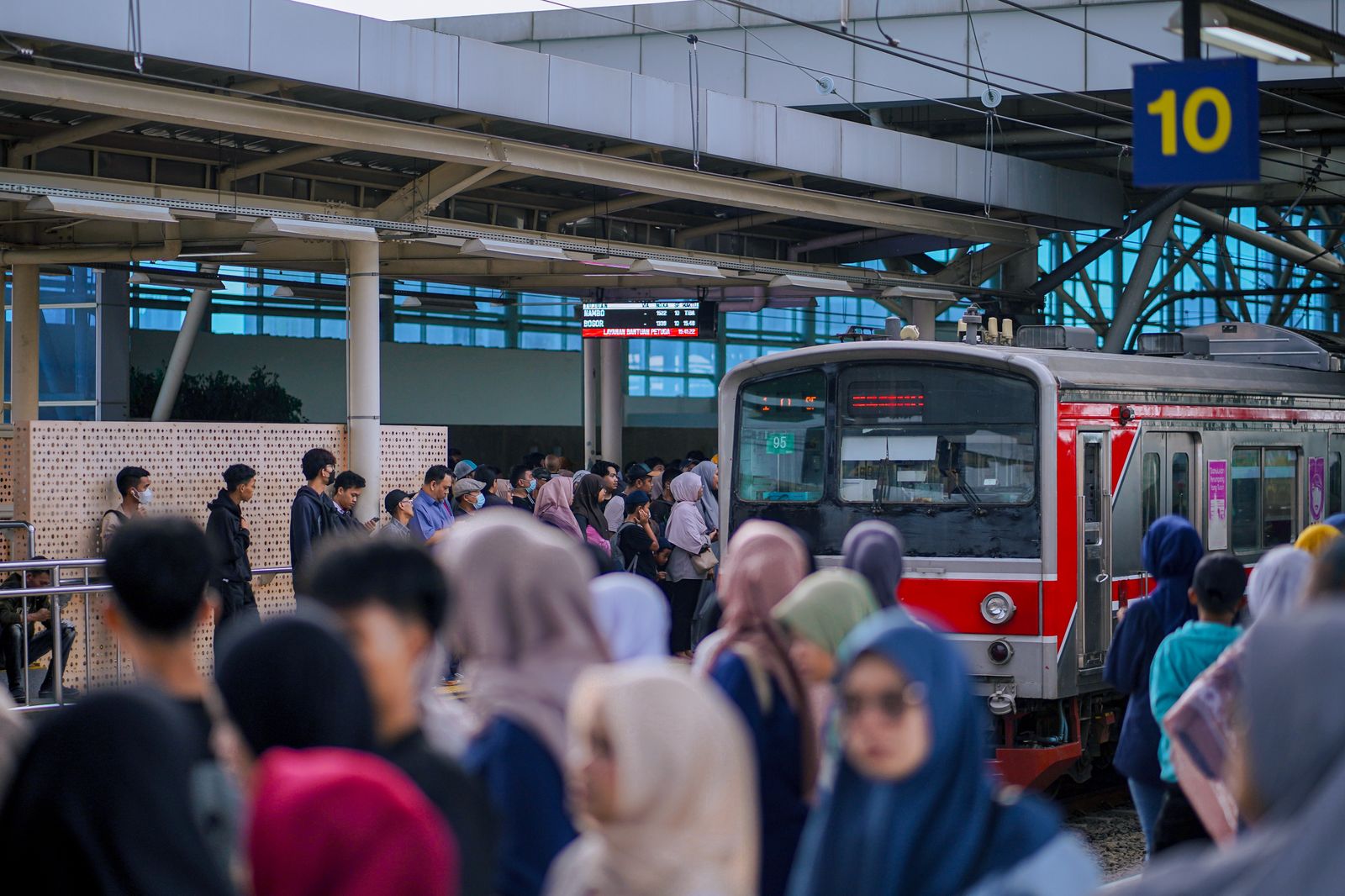 Sambut Angkutan Nataru, KAI Commuter Operasikan 1.296 Perjalanan Commuter Line Setiap Harinya