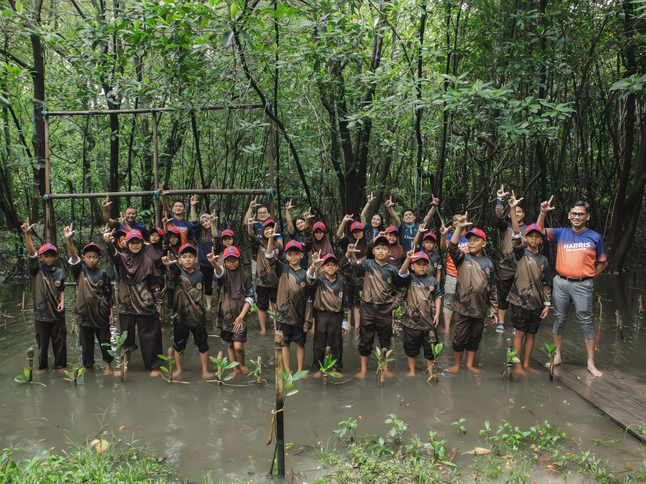 Memperingati World Environment Education Day 2026, HARRIS Puri Mansion dan Oakwood PIK Jakarta Gelar Mangrove Education dan Planting