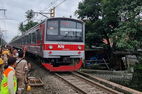 Proses Evakuasi Selesai, Perjalanan Commuter Line Antara Stasiun Poris - Stasiun Batu Ceper Kembali Aman untuk Melintas