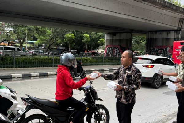 BW Express Hotel berbagi takjil - Adi/Dailylife
