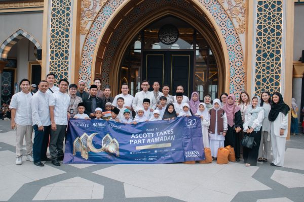 HARRIS Puri Mansion Jakarta dan Oakwood PIK Jakarta Gelar Kegiatan Berbagi Ramadan Bersama Anak Yatim di Masjid Al Ikhlas PIK
