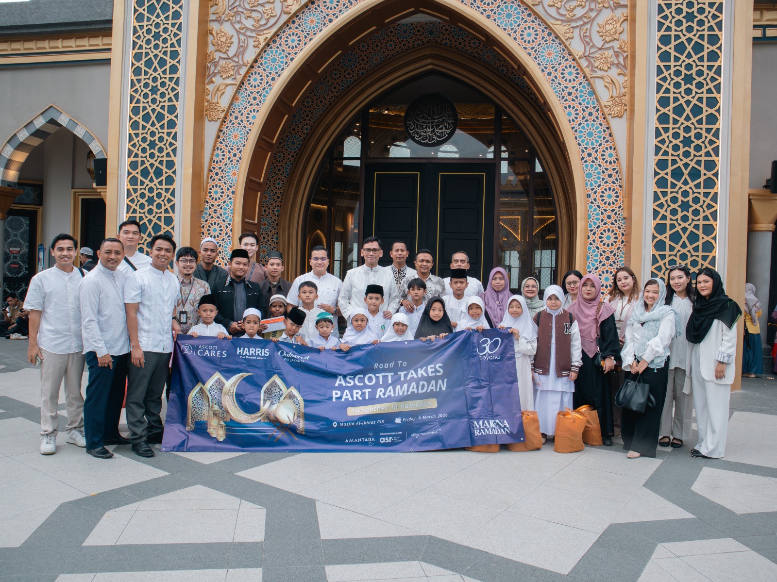 HARRIS Puri Mansion Jakarta dan Oakwood PIK Jakarta Gelar Kegiatan Berbagi Ramadan Bersama Anak Yatim di Masjid Al Ikhlas PIK
