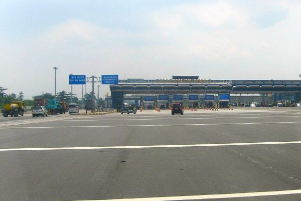 lonjakan kendaraan tol trans jawa may day 2026 hampir 100 ribu