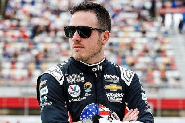 Alex Bowman pensiun dari NASCAR