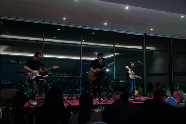 Dewa 19 Tribute Night Sukses Hidupkan Suasana Nostalgia di Lt 9 Rooftop Zest Sukajadi Bandung