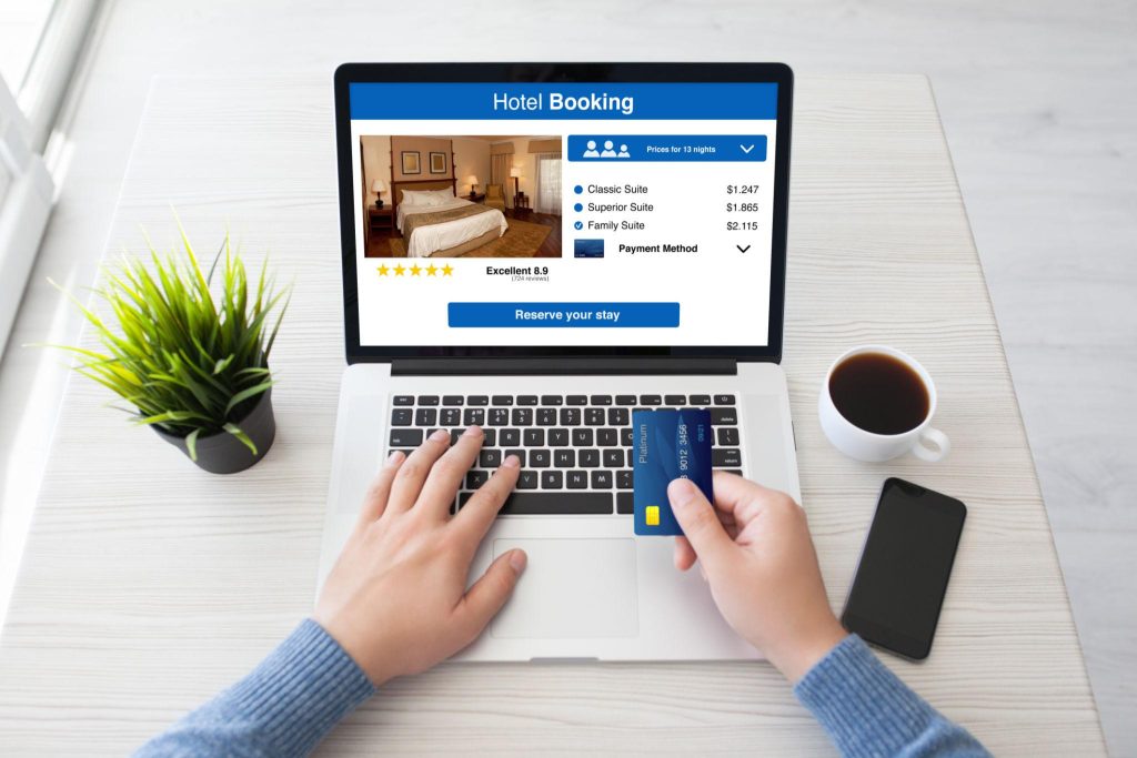 Best time to book luxury hotels dengan wisatawan memesan hotel bintang lima menggunakan strategi shoulder season travel untuk mendapatkan harga terbaik