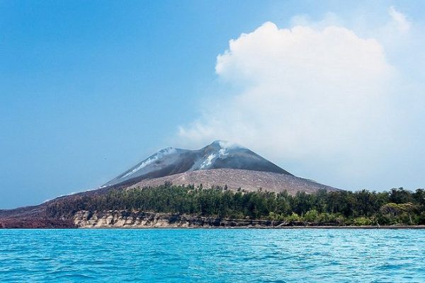 abu vulkanik Gunung Anak Krakatau
