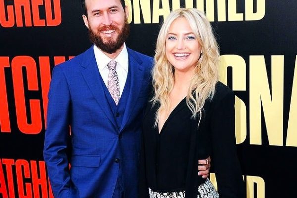 Kate Hudson belum menikah
