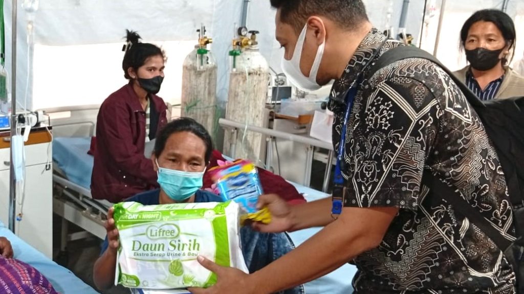 Unicharm Salurkan Bantuan Sanitasi untuk Warga Terdampak Gempa Flores - sumber foto istimewa